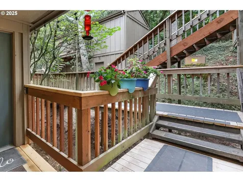 143 Treehill Loop Eugene OR 97405