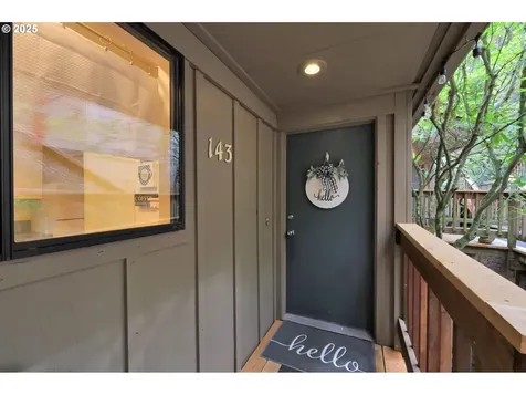 143 Treehill Loop Eugene OR 97405