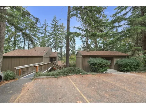 143 Treehill Loop Eugene OR 97405