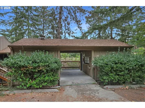 143 Treehill Loop Eugene OR 97405