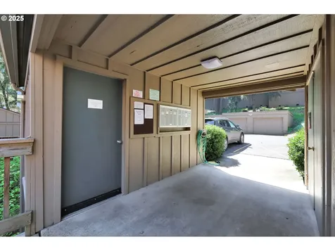 143 Treehill Loop Eugene OR 97405