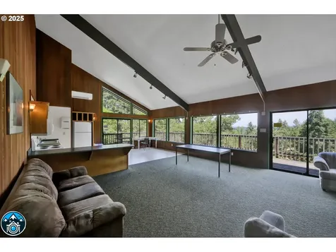 143 Treehill Loop Eugene OR 97405