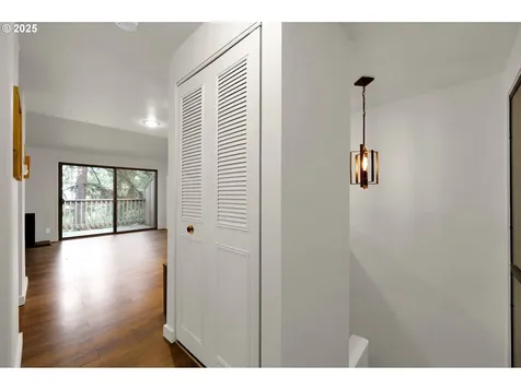143 Treehill Loop Eugene OR 97405