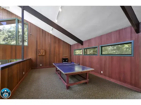 143 Treehill Loop Eugene OR 97405