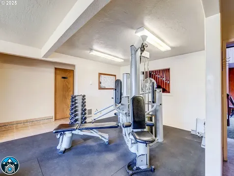 143 Treehill Loop Eugene OR 97405