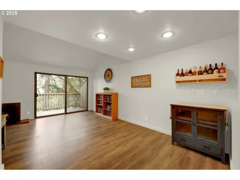 143 Treehill Loop Eugene OR 97405
