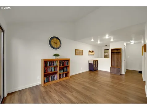 143 Treehill Loop Eugene OR 97405