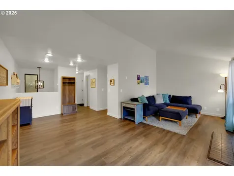 143 Treehill Loop Eugene OR 97405