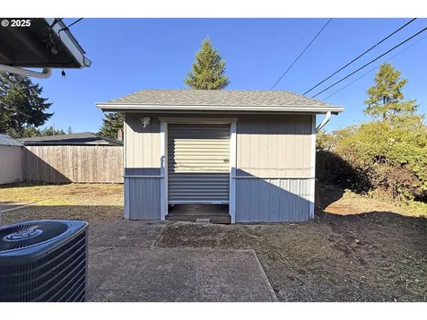 617 NE 192nd Avenue Portland OR 97230