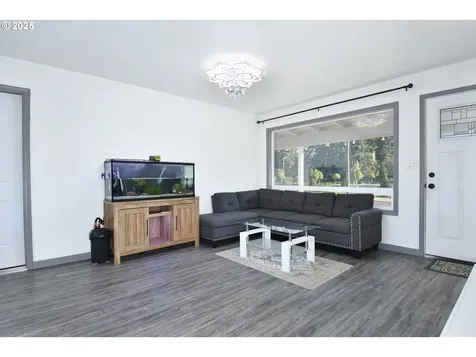 617 NE 192nd Avenue Portland OR 97230