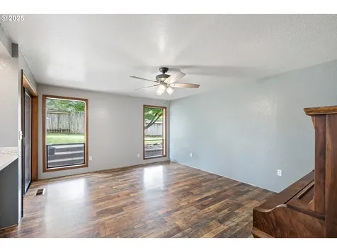 2445 Loma Vista Drive Roseburg OR 97471