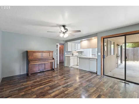 2445 Loma Vista Drive Roseburg OR 97471