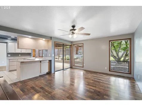 2445 Loma Vista Drive Roseburg OR 97471