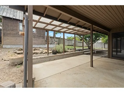 2445 Loma Vista Drive Roseburg OR 97471