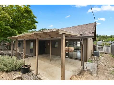 2445 Loma Vista Drive Roseburg OR 97471