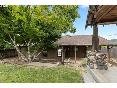 2445 Loma Vista Drive Roseburg OR 97471