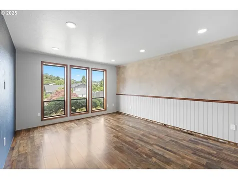 2445 Loma Vista Drive Roseburg OR 97471