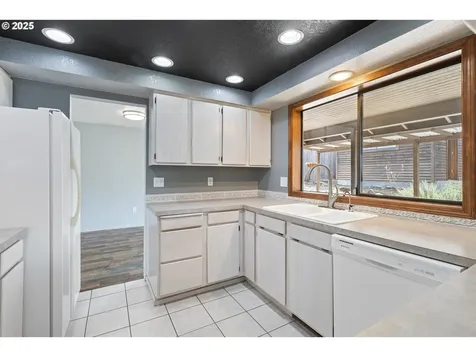 2445 Loma Vista Drive Roseburg OR 97471