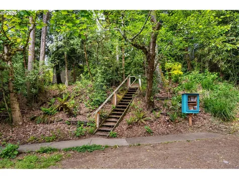 7133 SW 7th Avenue Portland OR 97219