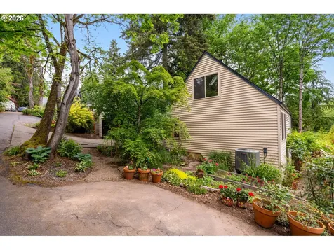 7133 SW 7th Avenue Portland OR 97219