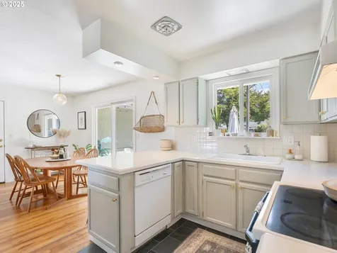 624 SE 131st Place Portland OR 97233