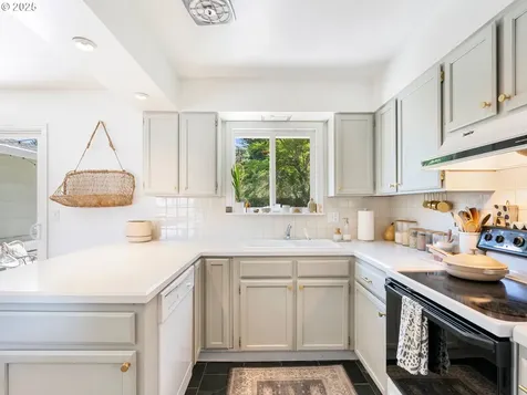 624 SE 131st Place Portland OR 97233