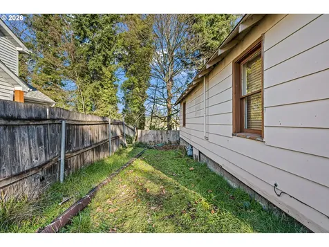 1183 4th Avenue Sweet Home OR 97386