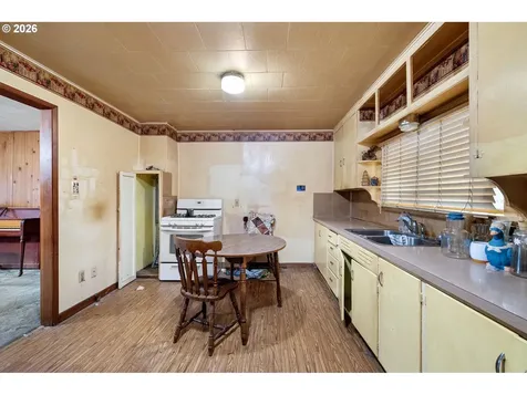1183 4th Avenue Sweet Home OR 97386