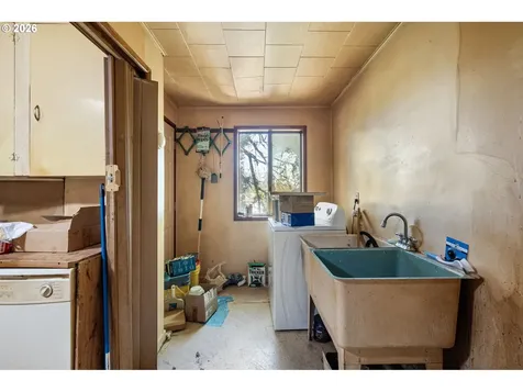 1183 4th Avenue Sweet Home OR 97386