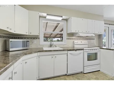 10305 Street Helens Avenue Vancouver WA 98664