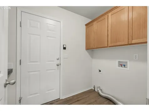 1930 Salmon Run SW Albany OR 97321