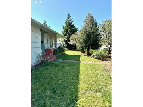 3275 Chester Street North Bend OR 97459