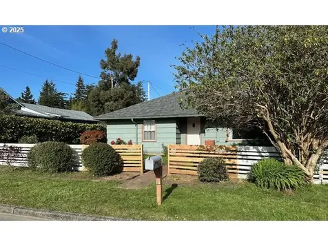 3275 Chester Street North Bend OR 97459