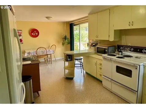 3275 Chester Street North Bend OR 97459