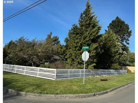 3275 Chester Street North Bend OR 97459