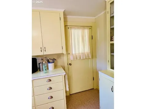 3275 Chester Street North Bend OR 97459