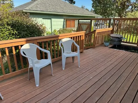 3275 Chester Street North Bend OR 97459