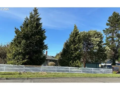 3275 Chester Street North Bend OR 97459