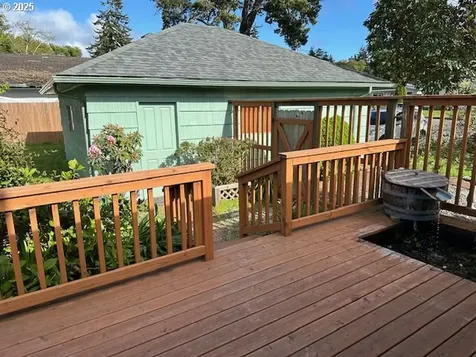 3275 Chester Street North Bend OR 97459