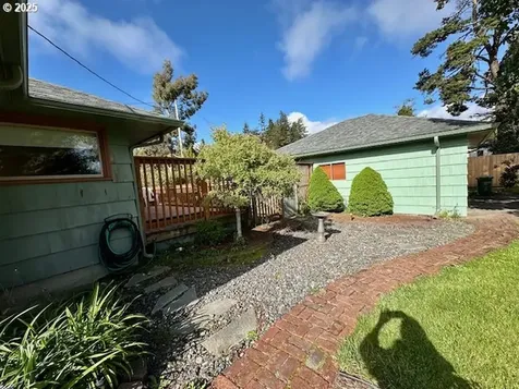 3275 Chester Street North Bend OR 97459