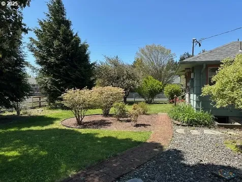 3275 Chester Street North Bend OR 97459