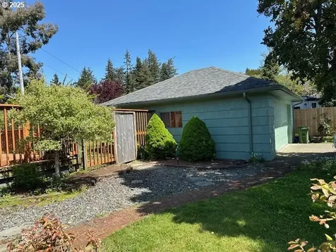 3275 Chester Street North Bend OR 97459