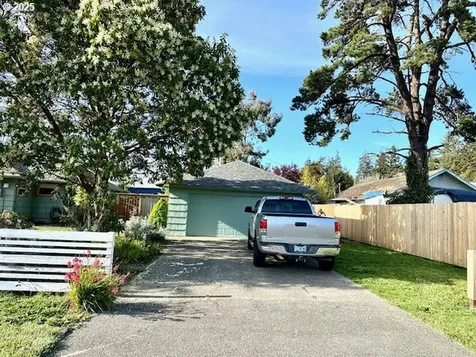 3275 Chester Street North Bend OR 97459
