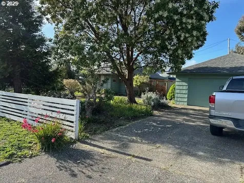 3275 Chester Street North Bend OR 97459