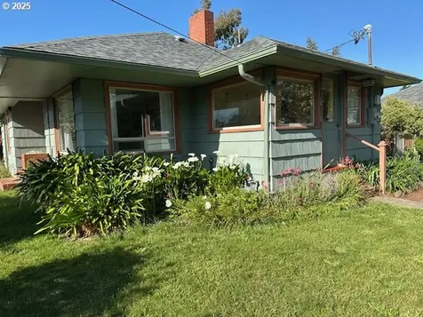 3275 Chester Street North Bend OR 97459