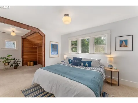 2425 NE 37th Avenue Portland OR 97212