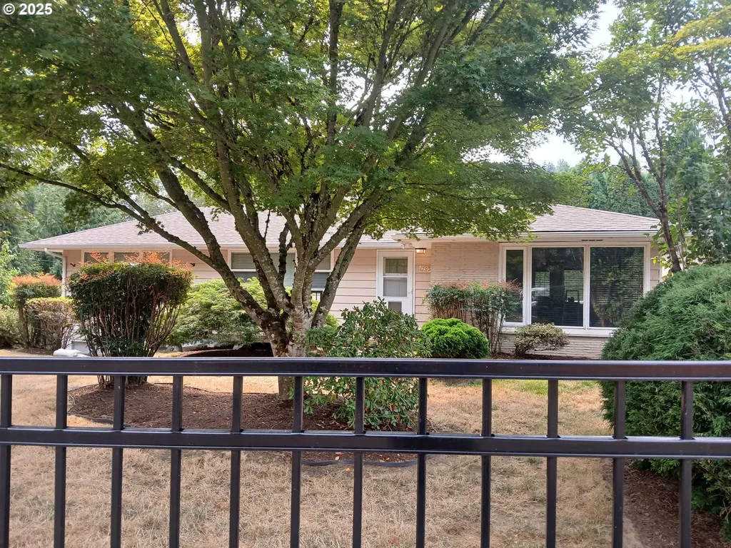 795 SE Roberts Avenue Gresham OR 97080