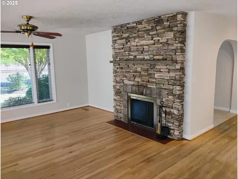 795 SE Roberts Avenue Gresham OR 97080