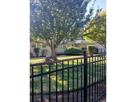 795 SE Roberts Avenue Gresham OR 97080