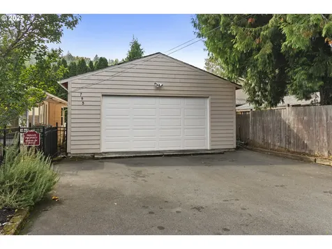 795 SE Roberts Avenue Gresham OR 97080